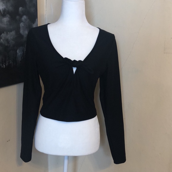 Victoria's Secret Tops - Victoria’s Secret Sport Cropped Long Sleeve Front Tie Top Women’s Size Medium